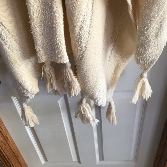 Serra Ivory Textured Shawl - Picture 3 of 7